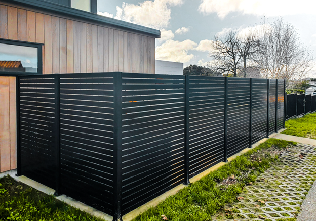 Slat screen boundary fence