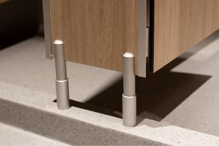 Aluminium Cubicle hardware to support the Classic system