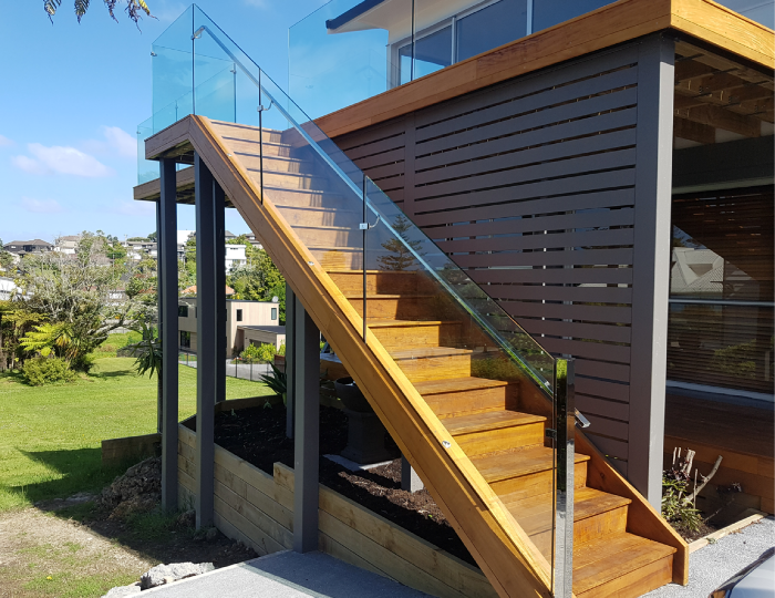 Achieve the perfect look with Clearline Exterior Glass Stair Railing.
Chose a timber fascia or complete with the aluminium Coverplate.
Add lights into the balustrade through the cable ducts.