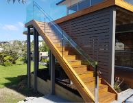 Achieve the perfect look with Clearline Exterior Glass Stair Railing.
Chose a timber fascia or complete with the aluminium Coverplate.
Add lights into the balustrade through the cable ducts.