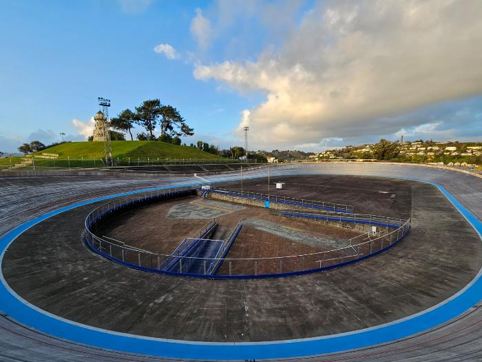 Accoya glued and mechanically fixed to form the track. 77,000Lm 40x30 D4S. Completed September 23.