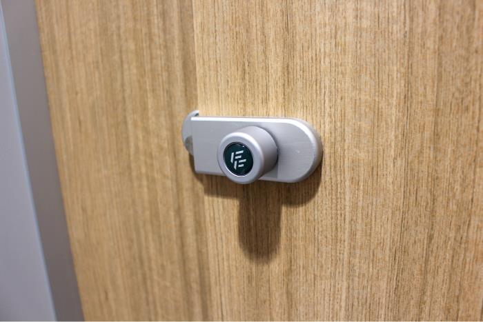 Aluminium Cubicle hardware to support the DUPLO system
