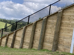 2.4m wide panels made it the perfect choice for retaining walls.  Specific fixing details for retaining walls in the PS1 make this a popular choice for installers.