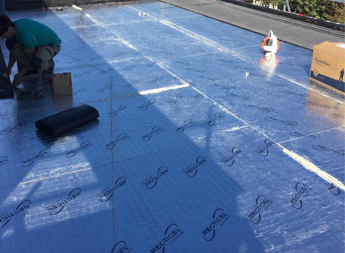 Warmroof insulation with EFVM® metal detection grid, before the installation of membrane