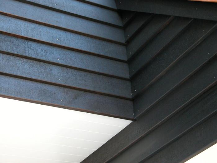 Bandsawn Face weatherboards finished in Dryden "Dark"