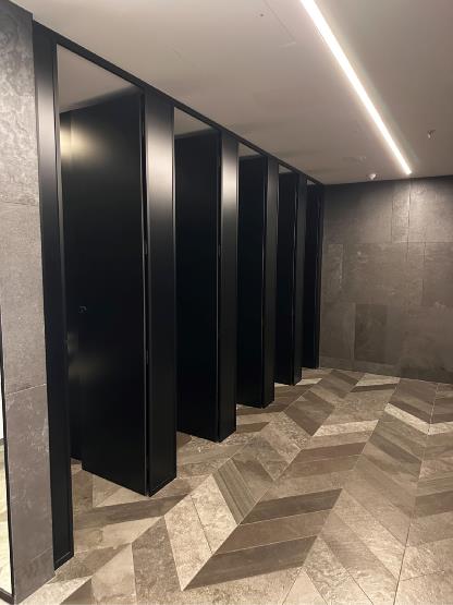 High Top is a full height toilet partition designed for environments where maximum privacy is preferred. Panels extend from floor to ceiling, creating a fully enclosed and completely private cubicle.