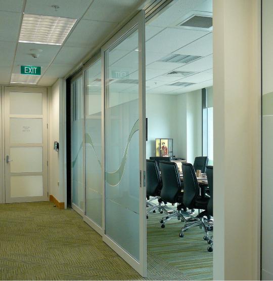 Overtaking Doors cavity slider with 4 CS NewYorker glazed aluminium doors